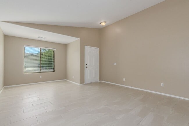 Building Photo - Introducing Your Dream Home in San Tan Hei...