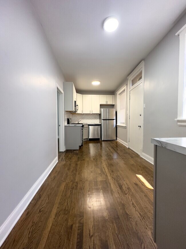 Foto del edificio - 1251 W Rosemont Ave