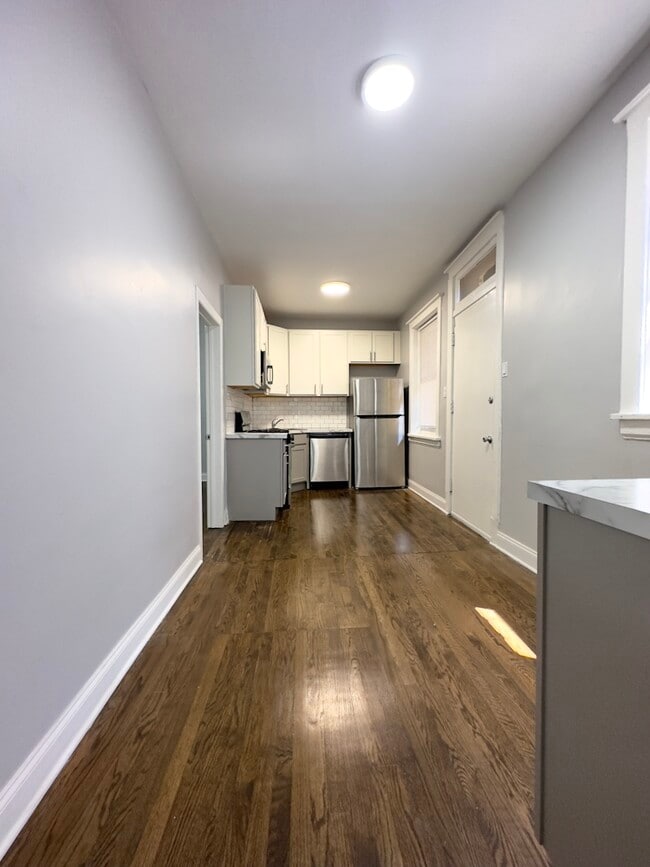 Building Photo - 1251 W Rosemont Ave