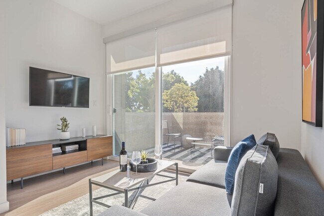 Foto del edificio - 8820 Belford Ave