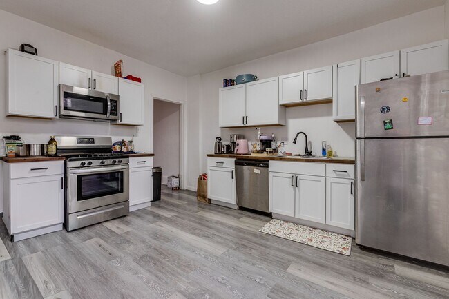 Foto del edificio - 949 Freeland St