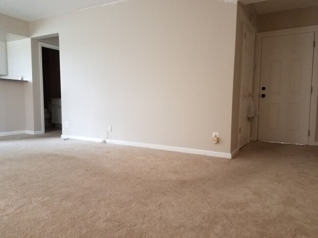 Building Photo - Spacious 2 Bedroom, 2 Bath in Hyattsville