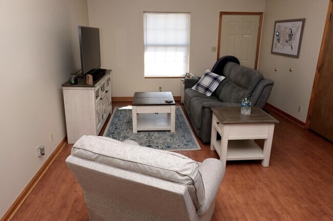 Foto del edificio - 401 Fielding Ct