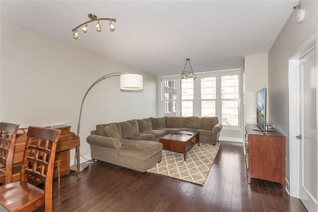 Foto del edificio - 1125 Maxwell Ln