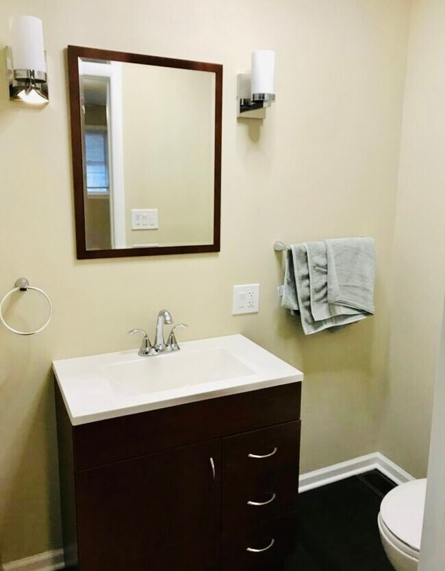 Building Photo - 681 Pierce Ct