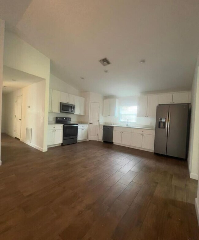 Foto del edificio - 2426 13th Ave SW
