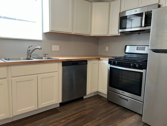 Photo - 20 Woodlawn St Apartment