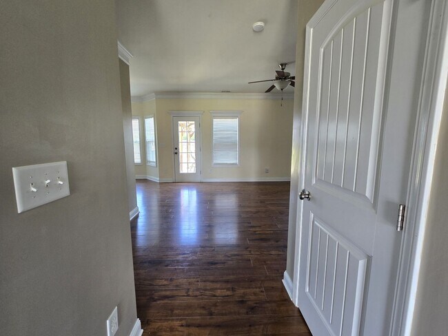 Building Photo - 4 Bedroom, 2.5 Bath 2 Story in Grays Creek!