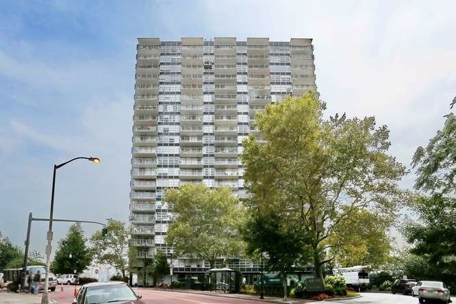 Primary Photo - 6050 Kennedy Blvd E