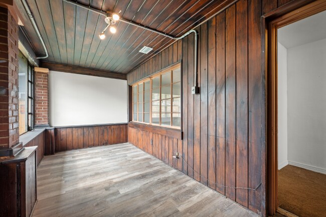 Foto del edificio - 1025 W 25th St