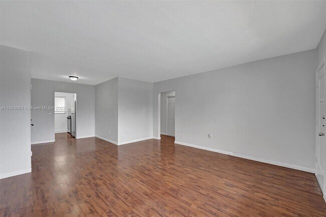 Foto del edificio - 2250 Bay Dr