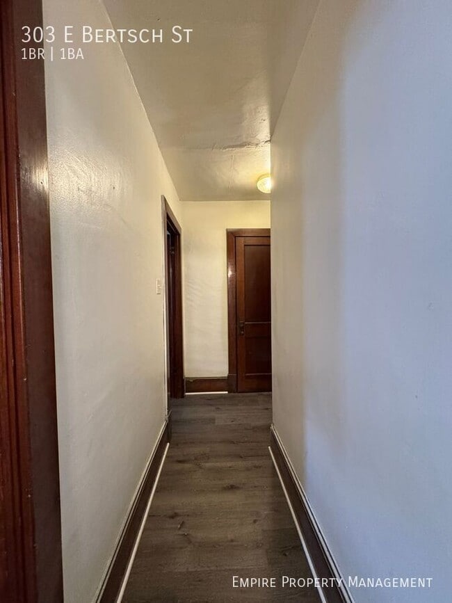 Building Photo - 303 E Bertsch St