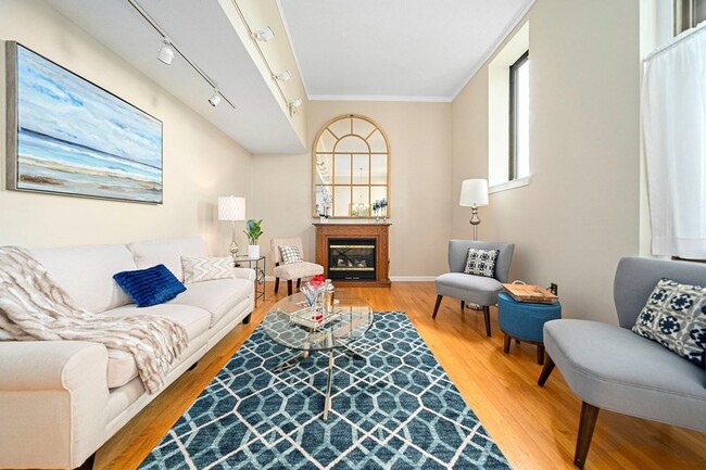 Foto del edificio - 94 Newbury Ave