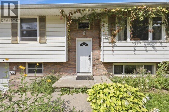 Building Photo - 122 Greenbrier Dr