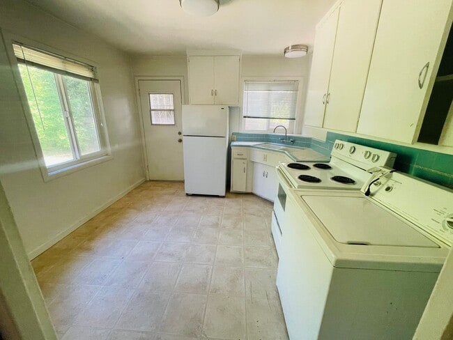 Building Photo - 6011 Sandlin Way