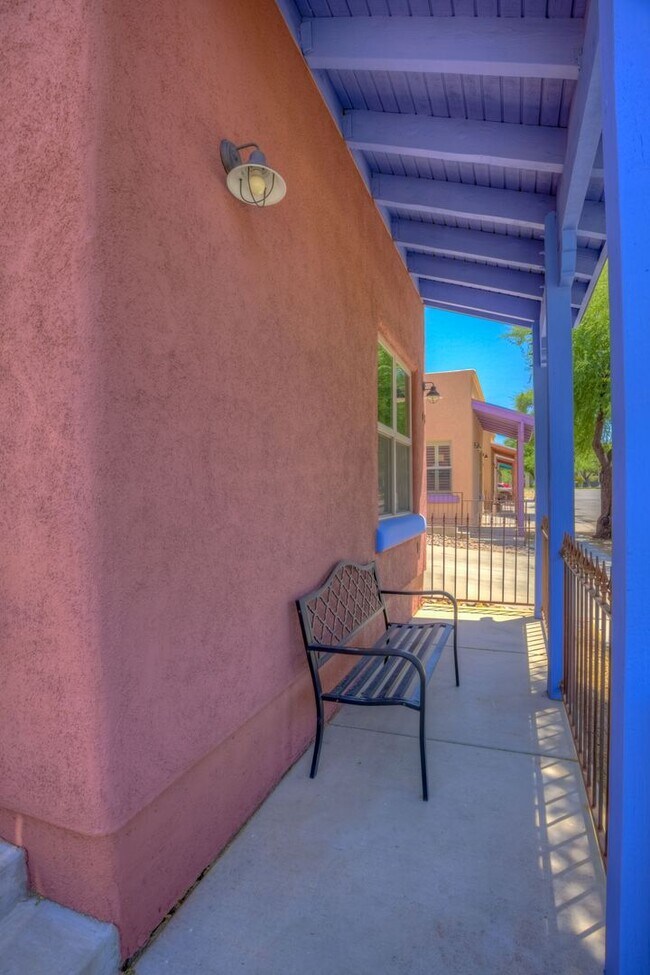 Foto del edificio - Eastside Barrio Style Home