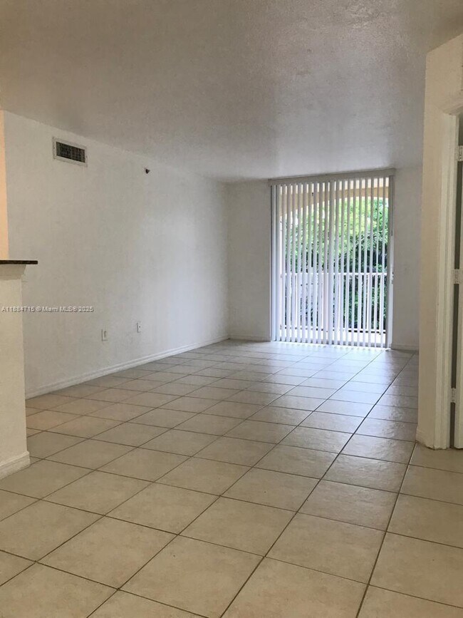 Foto del edificio - 13800 NE 3rd Ct