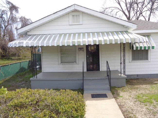 Building Photo - 1618 N Locust St