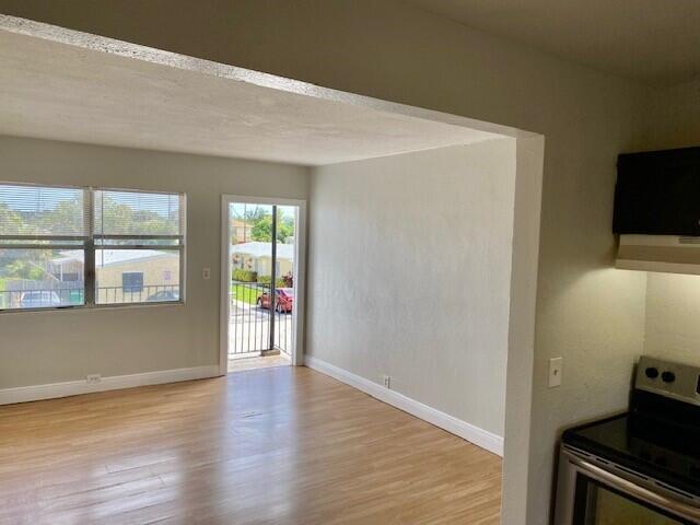 Foto del edificio - 1425 W 31st St