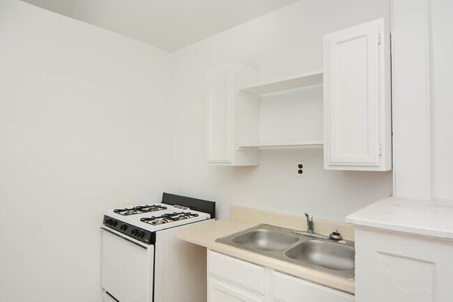 Building Photo - 2332 N Spaulding Ave