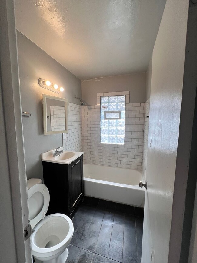 Building Photo - 5915-5917-5917 N 65th St