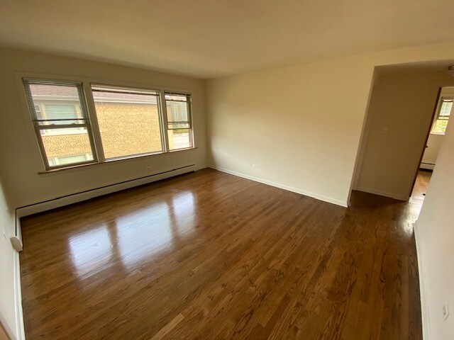 Building Photo - 5450 N Artesian Ave