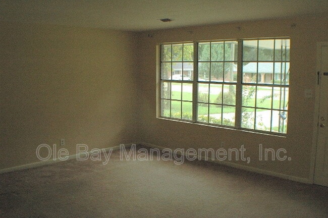 Building Photo - 3765 Pleasant Valley Rd