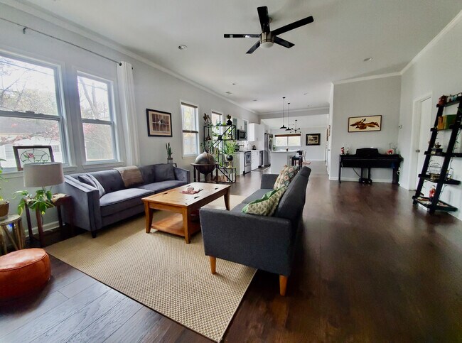 Foto del edificio - 802 Dill Ave SW