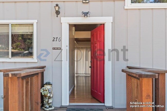 Building Photo - 276 E Hilton Dr