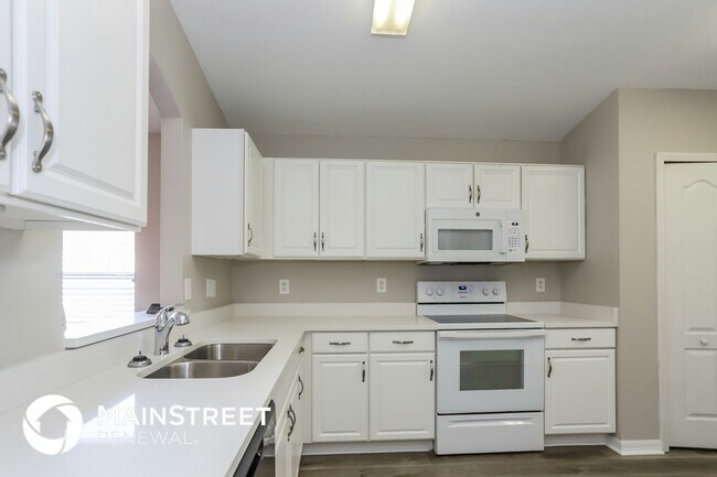 Foto del edificio - 8007 Canterbury Lake Blvd