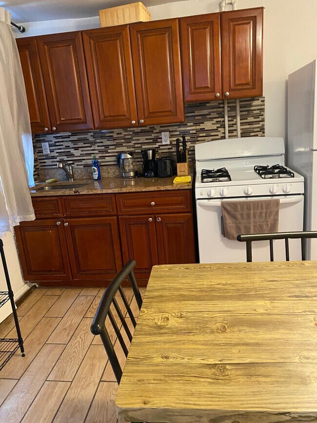 Foto del edificio - 708 E 44th St