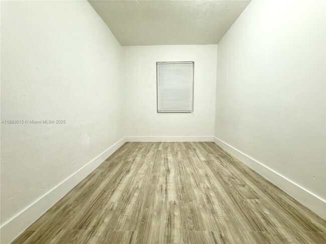 Foto del edificio - 729 NW 114th St