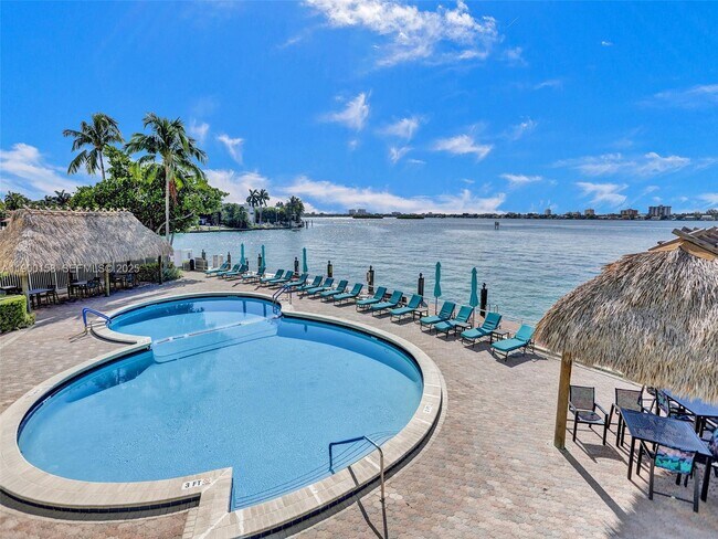 Foto del edificio - 10350 W Bay Harbor Dr