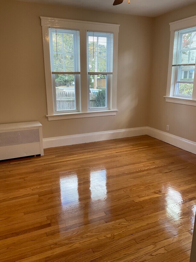 Dining room with hardwood floors and ceiling fan - 17 Prospect St