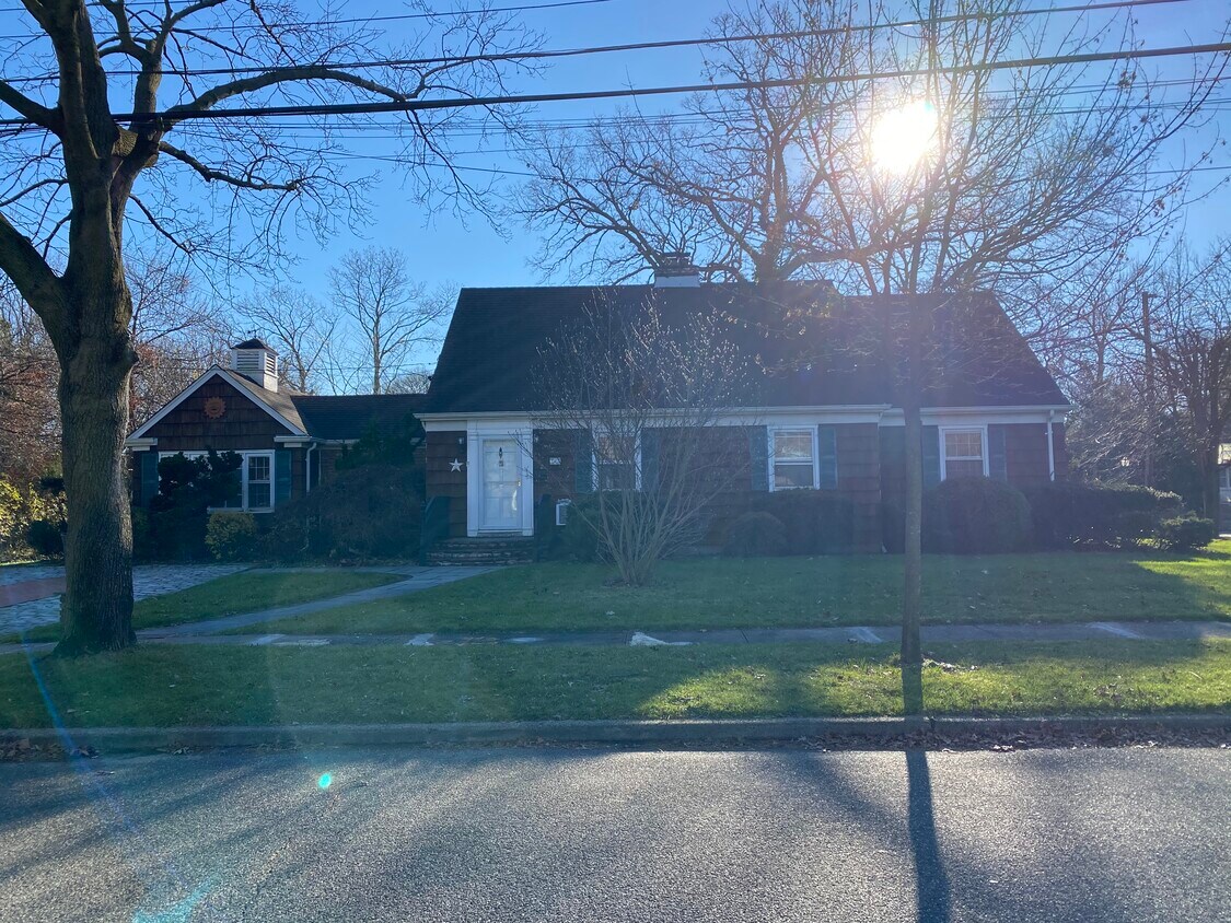 242 St Unit 2, Oceanside, NY 11572 Apartments in Oceanside, NY