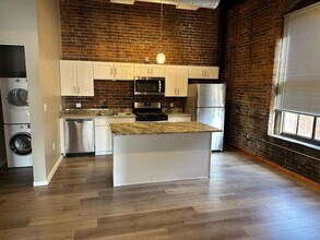 Building Photo - 116 N 5th St