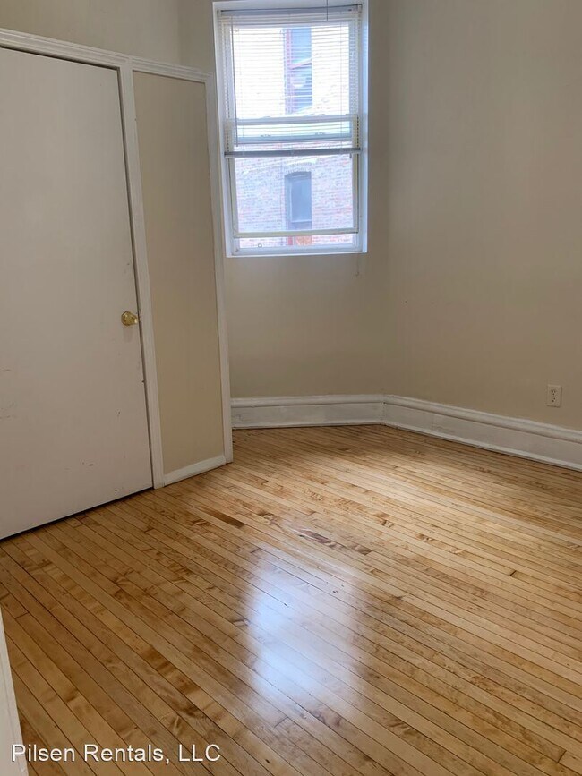 Foto del edificio - 3215 W Cermak Rd