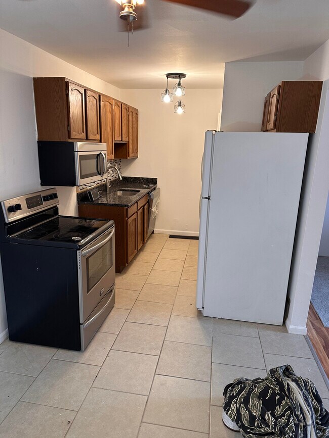 803 Plate St Unit 102, Rochester, MI 48307 Condo for Rent in