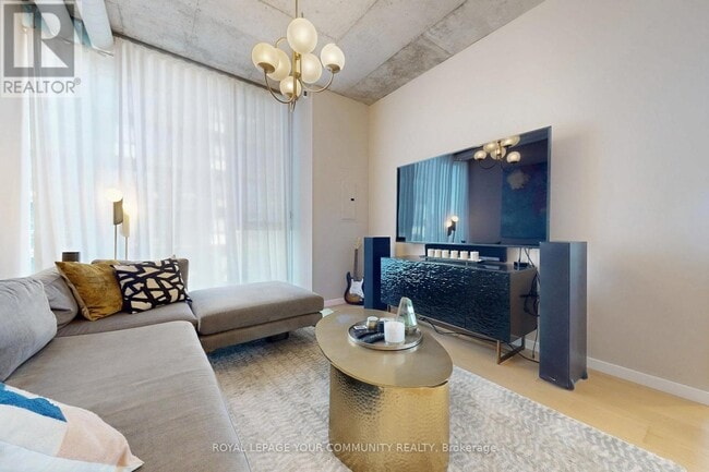 Building Photo - 32-PH32 Trolley Cres