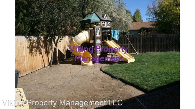 Foto del edificio - 3 br, 2 bath House - 2712 NE Huckleberry Ct