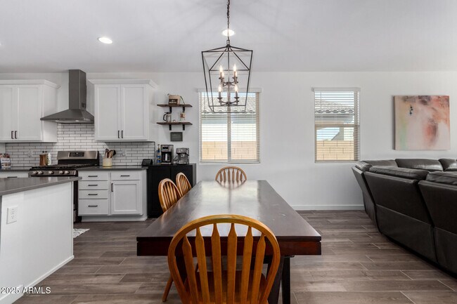 Foto del edificio - 17945 W Golden Ln