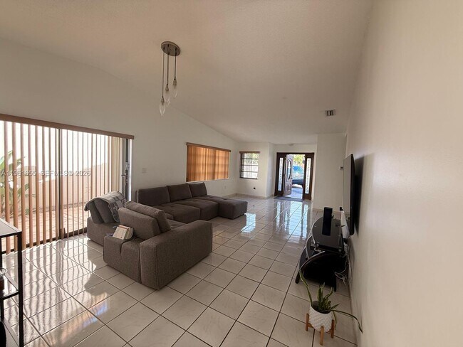 Foto del edificio - 13320 SW 26th Terrace