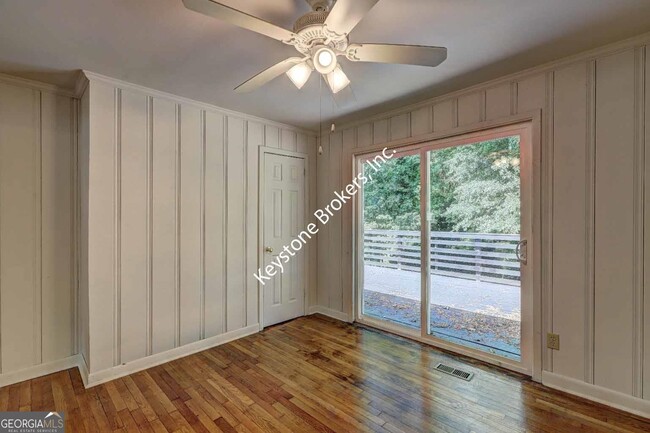 Building Photo - 2577 Graywall St