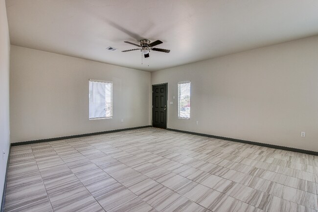 Building Photo - 8945 Robert Dr