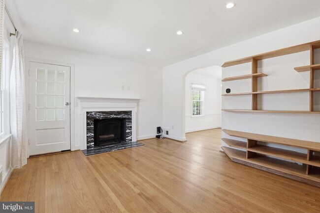 Building Photo - 618 Wayne Ave