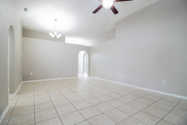 Building Photo - 12514 Woodbury Cove Dr