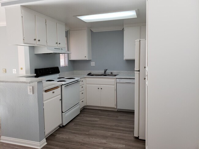 Building Photo - 220 Woodland Pky