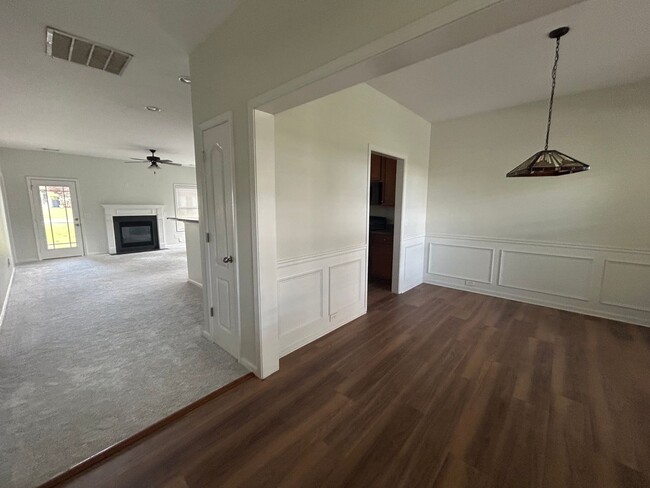 Building Photo - 108 Majestic Dr