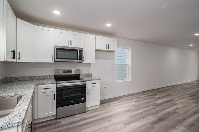 Foto principal - Live Brand-New in Hickory – Modern 3BR Tow...