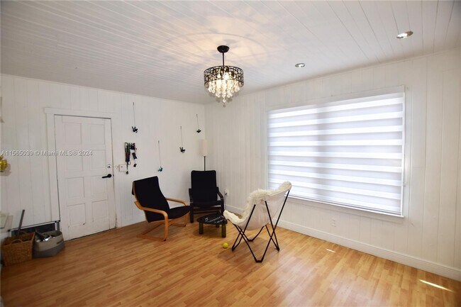 Foto del edificio - 1111 SW 11th St